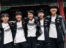 Cựu vương CKTG có nguy cơ "thất nghiệp" dù đầu mùa vừa "gánh team"