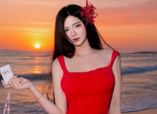 Khéo khoe lưng trần trên biển Mũi Né, hot girl này khiến người xem chỉ muốn lập tức "xách ba lô lên và đi"