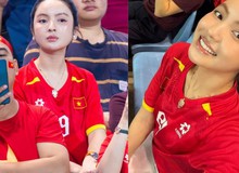 Loạt ảnh Chu Thanh Huyền - vợ Quang Hải trên sân Mỹ Đình lọt ống kính truyền thông còn xinh hơn ảnh tự đăng