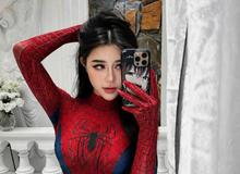 Nhờ chọn giúp phiên bản người Nhện phù hợp, hot girl này vô tình "gây mê" CĐM với vóc dáng ấn tượng