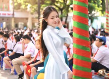 Ngẩn ngơ vì nhan sắc "gây thương nhớ" của cô giáo Ngữ văn trong ngày khai giảng
