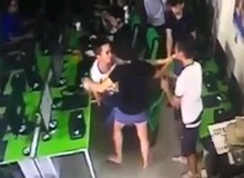 Trai trẻ đi chơi game, bị bạn gái đánh túi bụi
