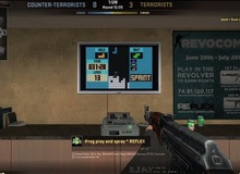 Gamer "bá đạo" vừa chơi Counter Strike vừa xếp hình