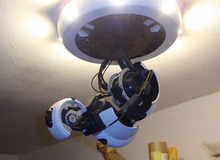 Độc đáo đèn Portal "ngọ nguậy" trên trần nhà