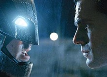 Batman V Superman đối mặt nhau đầy giần dữ