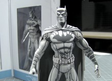 Kì lạ mô hình Batman nhìn như tranh vẽ chì 2D