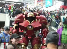 Màn cosplay Iron Man HulkBuster có thể 'thổi bay' mọi người