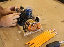 Độc đáo chế tạo máy gọt bút chì siêu tốc từ động cơ xe đồ chơi