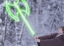 Phim Star Wars tiếp tục bị "chế" vì hình dạng mới của Light Saber