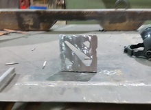 Fan cuồng tự tay khắc logo DOTA 2 bằng sắt