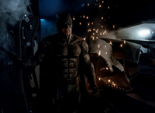 Đạo diễn Zack Snyder hé lộ tạo hình bộ giáp tactical Batsuit trong phim Justice League