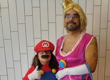 Bị chê 'bệnh hoạn' khi mặc quần áo công chúa trong Mario, ông bố lên tiếng phản bác cư dân mạng