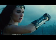 Wonder Woman dùng tay đỡ đạn trong trailer phim mới