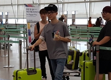 Faker mũ lưỡi trai, chân mang tông đi du lịch cùng đồng đội SKT T1 trước thềm CKTG mùa 6