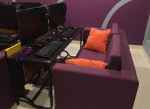 Quán net Việt toàn màu tím mộng mơ, có cả ghế đôi cho tình nhân cùng chơi game