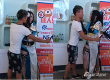Cố tình ôm hôn showgirl tại ChinaJoy, một thanh niên bị cảnh sát bắt
