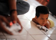 Cậu bé 11 tuổi bị khuyết tật không có cả tay lẫn chân, niềm vui duy nhất là chơi game