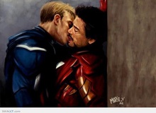 “Iron Man” bất ngờ đăng ảnh hôn “Captain America” trên fanpage