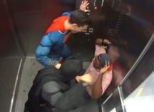Khi Batman và Superman rủ nhau vào... thang máy so tài