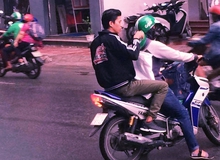 LMHT: Bắt xe ôm đi thi đấu, QTV gặp đúng fan hâm mộ của mình... Anh kia định miễn phí nhưng QTV nhất quyết không chịu