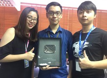 Đột Kích là tựa game online đầu tiên tại Việt Nam nhận được Nút Bạc Youtube