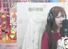 Dàn "chân dài" xinh như mộng của SOFM và các tuyển thủ Liên Minh Huyền Thoại LPL