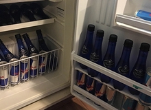 Vừa đặt chân xuống Brazil, SAJ đã được Riot chiêu đãi 1 tủ lạnh đầy bia và nước tăng lực, tha hồ uống