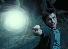 Để kỷ niệm 20 năm ra mắt Harry Potter, Facebook quyết định đổi màu tên những từ khóa liên quan đến trường Hogwarts