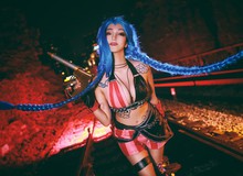 Bất ngờ với cosplay Jinx "ngực khủng" trong Liên Minh Huyền Thoại