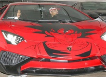 Nam ca sĩ Chris Brown bất ngờ khoe siêu xe Lamborghini Son Goku cực độc