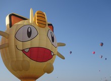 Fan Pokemon bất ngờ vì sự xuất hiện của khinh khí cầu Meowth trên bầu trời
