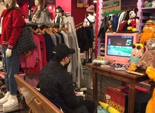 Chỉ với một chiếc máy chơi game, cửa hàng thời trang này khiến hàng triệu nam game thủ cảm thấy ấm lòng