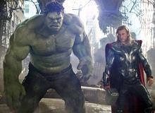 Thor phải vứt bỏ cây búa thần của mình, chuyển sang dùng song kiếm trong phim mới