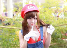 Cosplay nhân vật Mario phiên bản "có ngực" khiến bạn không khỏi nóng mắt