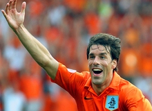 R. van Nistelrooy: Vị thần trong vòng cấm của FIFA Online 3