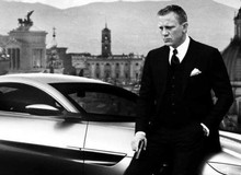 Bị tiền mua chuộc, Daniel Craig sẽ trở lại sắm vai điệp viên vĩ đại 007