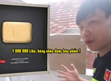 Kênh youtube đạt hơn 1 triệu subscribe, streamer Việt bất ngờ nhận quà đặc biệt