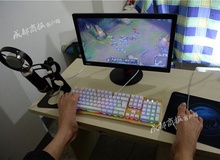 Khâm phục nam game thủ mất cả 2 tay vẫn chơi Liên Minh Huyền Thoại cực giỏi, còn là sinh viên đại học