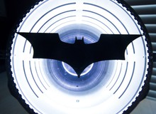 Chỉ với 7 triệu, bạn có thể sở hữu một chiếc Bat Signal Mini để "triệu tập" Batman của riêng mình đấy
