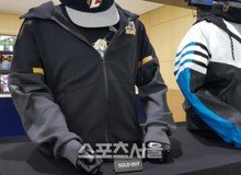 LMHT: Thiết kế quá đẹp và ý nghĩa, áo khoác CKTG 2018 phiên bản Hàn Quốc luôn trong tình trạng cháy hàng
