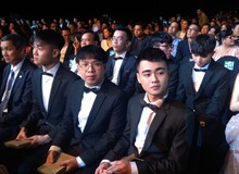 Vừa đại phá GAM xong, Young Generation lịch lãm như "trai Hàn" tham dự gala Wechoice Awards 2017, chụp chung với cả Đức Phúc