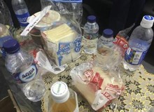 Ban tổ chức Asian Games 2018 tiếp tục gây thất vọng khi chỉ cho tuyển thủ ăn bánh mỳ và uống nước lọc, không cách ly khu vực thi đấu