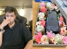 Mua hai chiếc iPhone 11 tặng bạn gái cùng bàn vì giúp mình trong giờ kiểm tra, nam sinh 21 tuổi khiến cư dân mạng dậy sóng