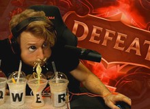 LMHT: Rảnh rỗi quá mức, youtuber người Đức chơi LMHT bằng… sữa và cái kết