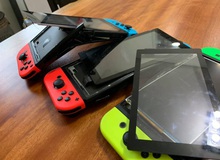 Đập vỡ máy chơi game của con và bạn học, ông bố tự hào khoe lên mạng rồi bị ném đá không thương tiếc