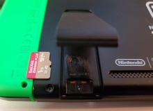 Mua thẻ nhớ 10 triệu gắn vào máy, Nintendo Switch bốc cháy đen xì