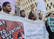 Học tập các thanh niên Nhật, đại học tại Pakistan "phản đối" Valentine bằng cách đổi thành ngày "Tình chị em"