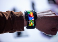 [MWC 2019] Nubia ra mắt smartphone màn hình gập có thể biến thành smartwatch, giá từ 12 triệu đồng