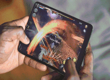 Chơi PUBG Mobile, Asphalt 9, Dynasty Legend trên Galaxy Fold trông như thế nào?
