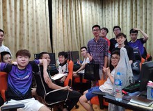 LMHT: Game thủ đến từ Hà Nội bơ vơ vì VCS bị hoãn, GAM lập tức mời về thăm Gaming House để "bù đắp"